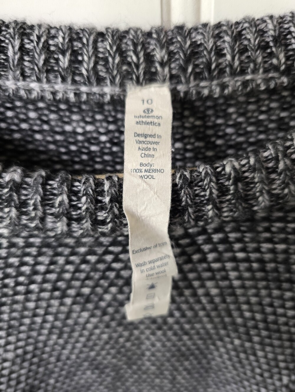 Lululemon Yogi Crewneck Sweater Black Heathered Grey Merino Wool Size 10 W3H34S - Picture 4 of 7